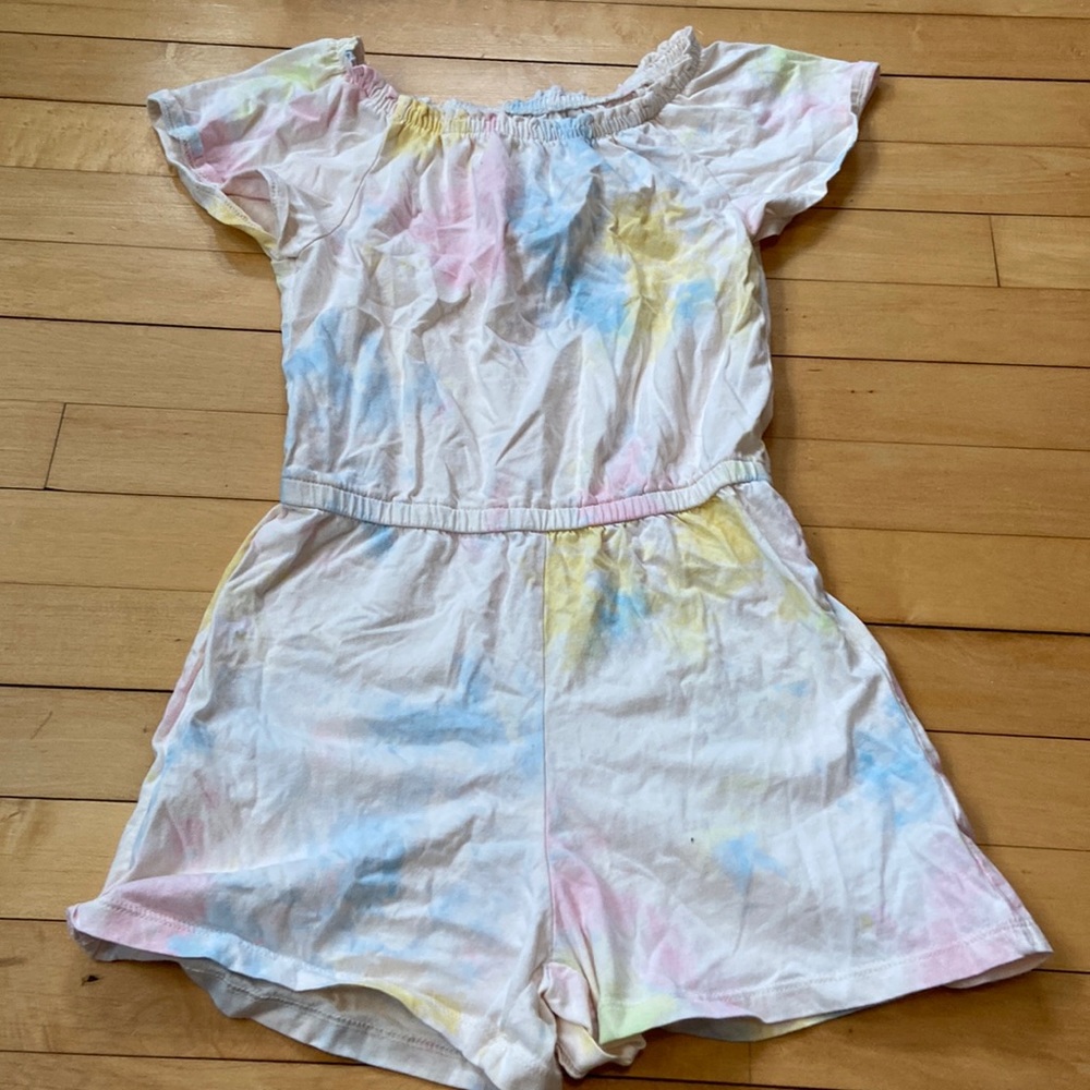 Old navy romper.  Great condition!